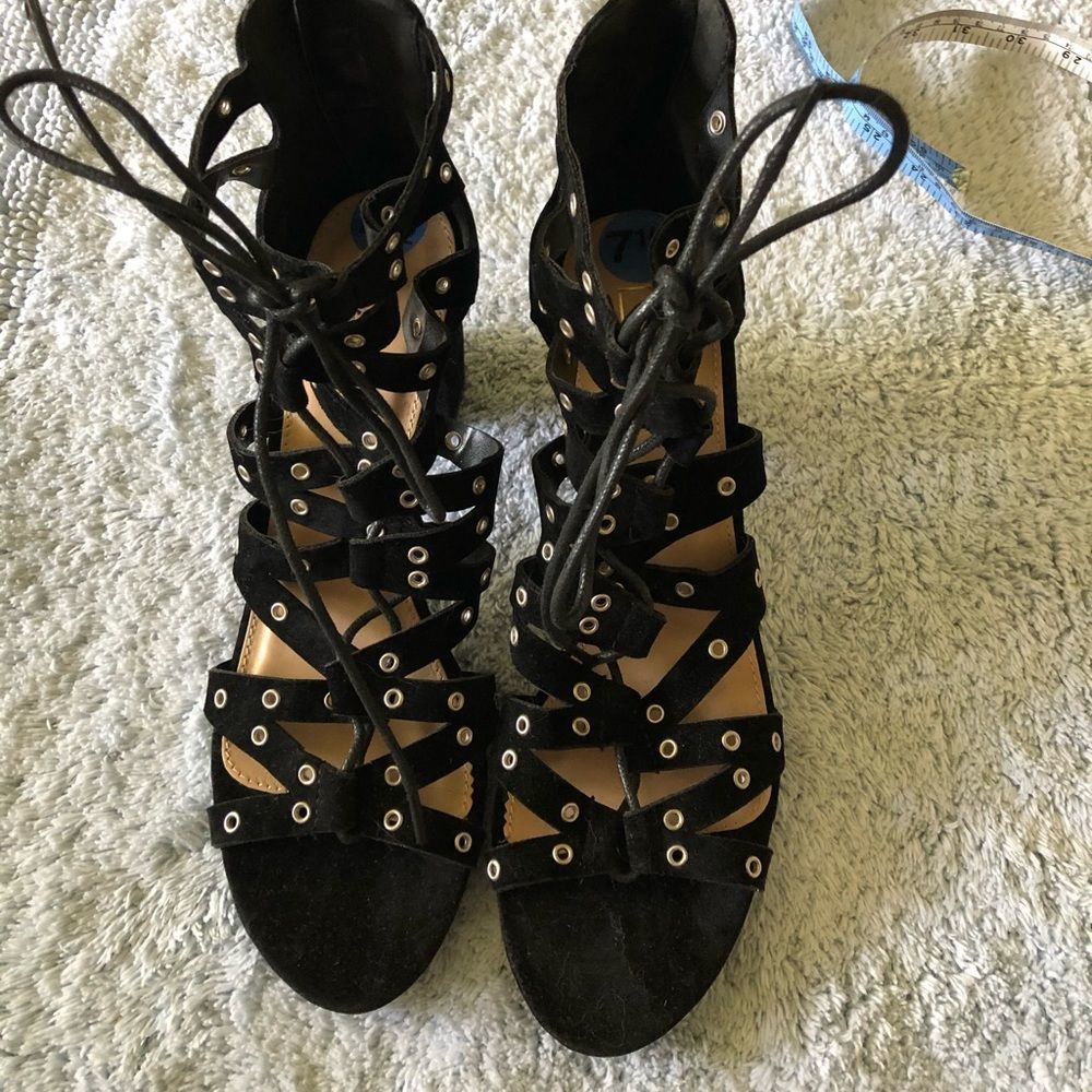 Yoko lace up / zip up black heeled 7.5